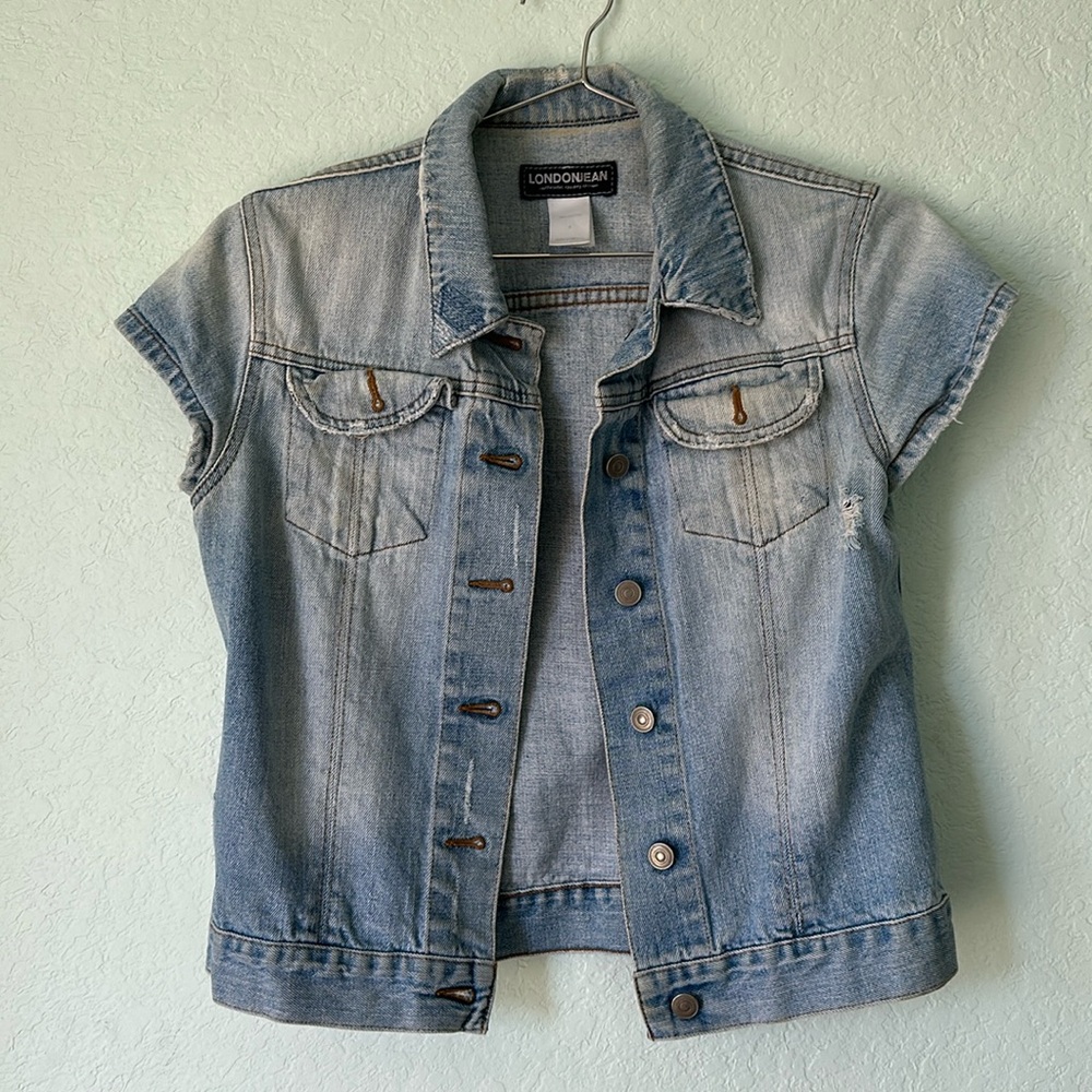 London jean cap sleeve denim jacket.   TRES COOL! ❤️💄🕶️